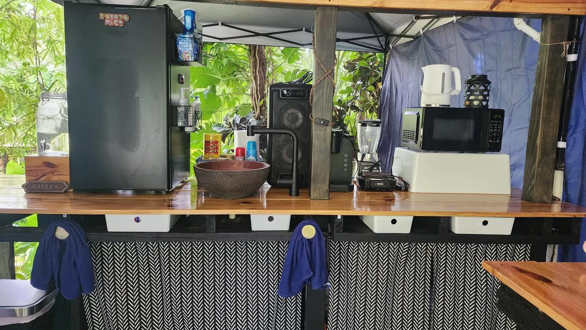 Luxury tent Mountain Pool Cabana Hotel Luquillo